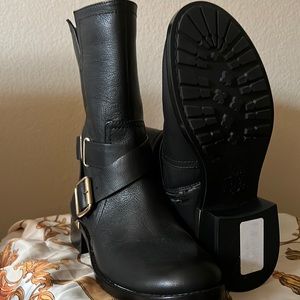Vince camuto black boots with gold accessories